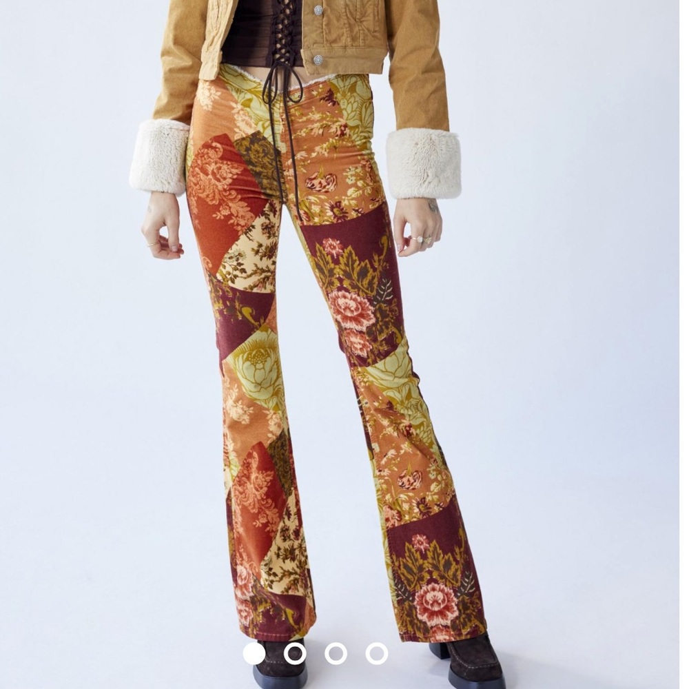 Urban Outfitters UO Velvet Ruched V-Front Pant 32 Floral Bell Bottom Low Rise - Picture 4 of 16